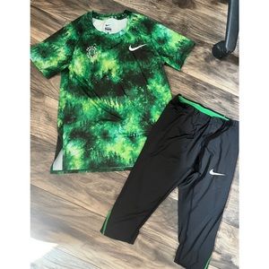 New Nike Oregon track and field running shirt/cropped running leggings. Small